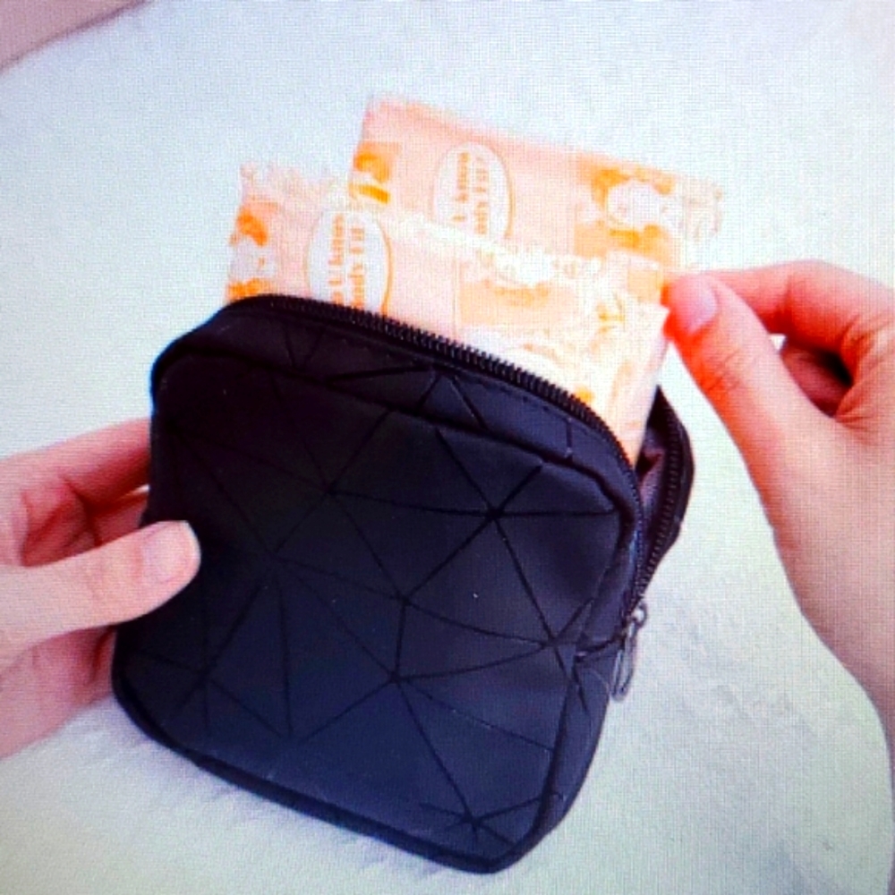 🆕️: WATERPROOF TRAVELING CASE/ ORGANIZING CASE - Picture 3 of 8